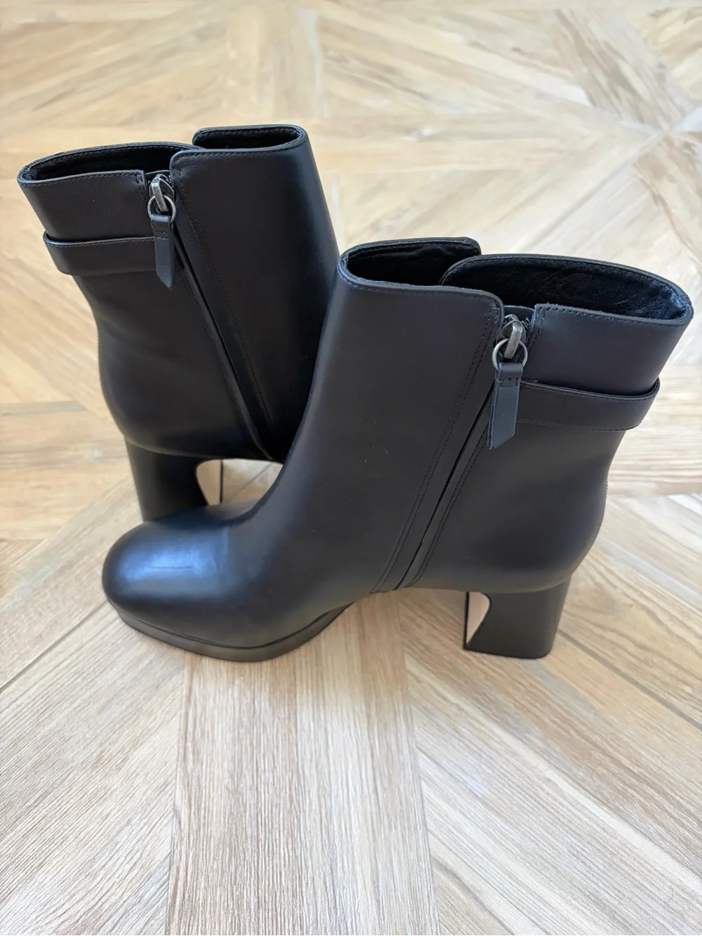 Larroude Dolly Verona Low Boot In Black Leather Size 8 Luxury Neutral